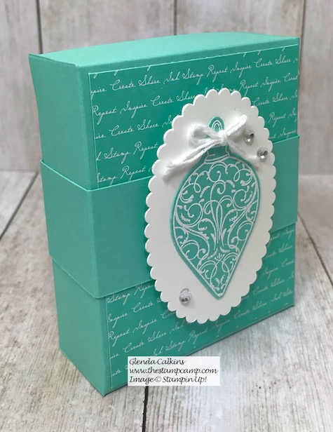 A beautiful box all wrapped up for Christmas. What's inside? A Gingerbread Man Bath Bomb from Bath & Body Works! Details on my blog here: https://wp.me/p59VWq-aBD . #thestampcamp #stampinup #christmasgift #handmade