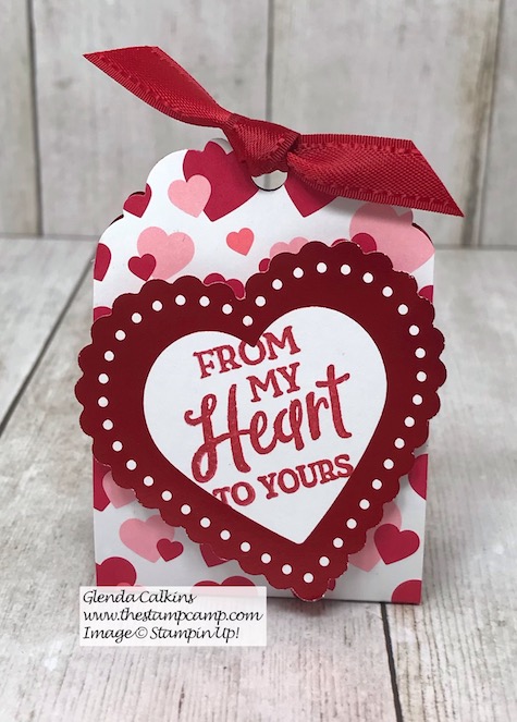 A Sweet Little Treat Holder featuring the Heartfelt Bundle from Stampin' Up! Details on my blog here: https://wp.me/p59VWq-aG9 #stampinup #valentine #thestampcamp #heartfelt